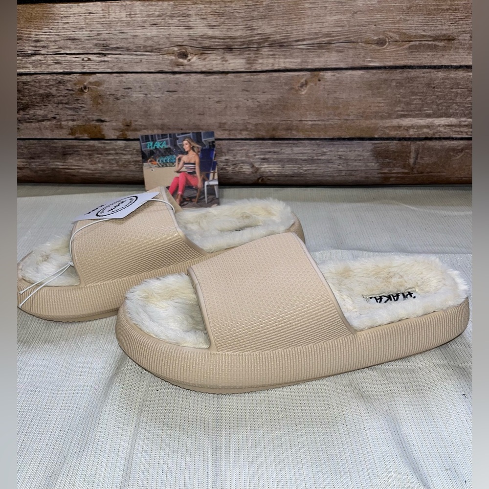 Plaka Cloud Slides in Khaki Women’s size 9 NWT